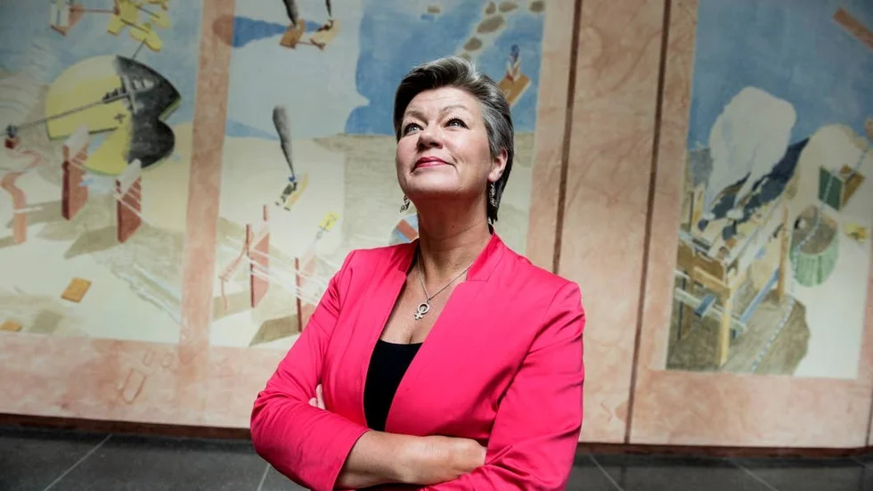 Veteran. Arbetsmarknadsminister Ylva Johansson bör använda all sin list och erfarenhet för att stödja parterna att nå ända fram.