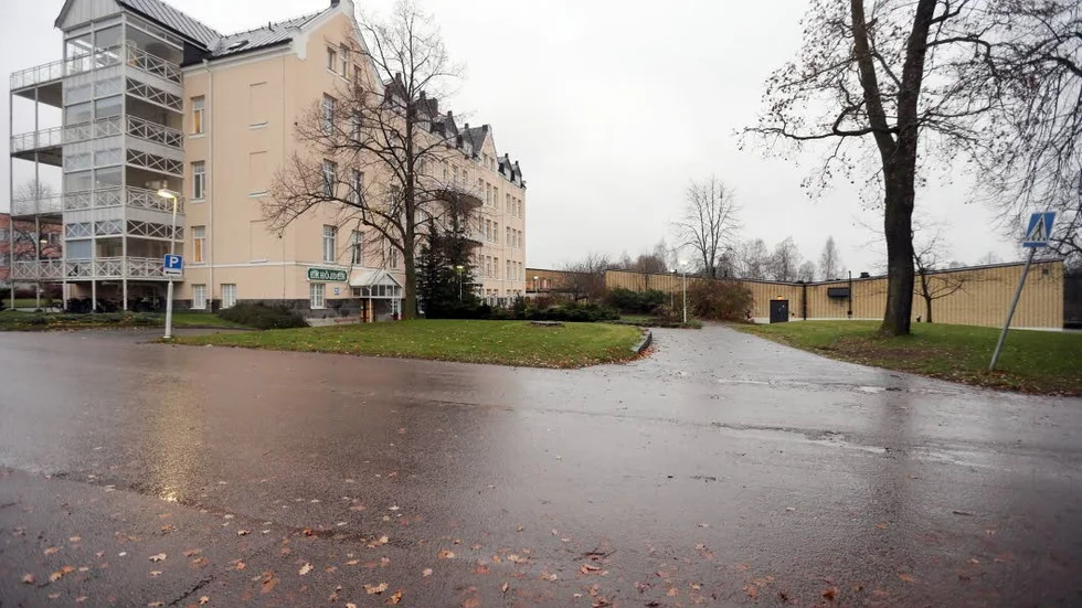 Överklagan. Företaget Alminia överklagar en nygjord detaljplan för Sandbyhovsområdet och yrkar på att detaljplanen upphävs.