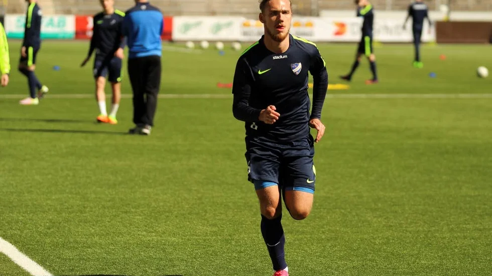 Tillbaka i träning. Linus Wahlqvist var tillbaka i kollektiv träning i går igen.