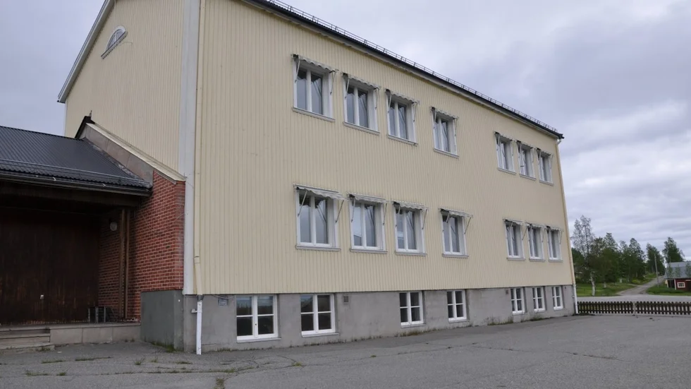 Den omdebatterade skolan i Adak. Foto: Britta Stenberg