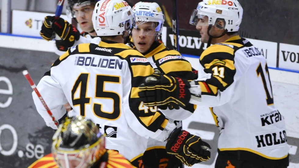 Inte bara ishockeyn hamnade i fokus vid AIK:s besök i Gävle den 12 januari. Foto: Bertil Enevåg Ericson