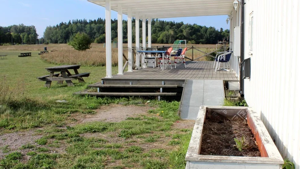 Olagligt. Linköpings kommun har tecknat avtal med ett boende som inte har tillstånd.