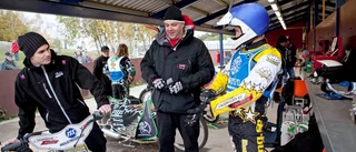 Comebacken blir som en debut för Dennis