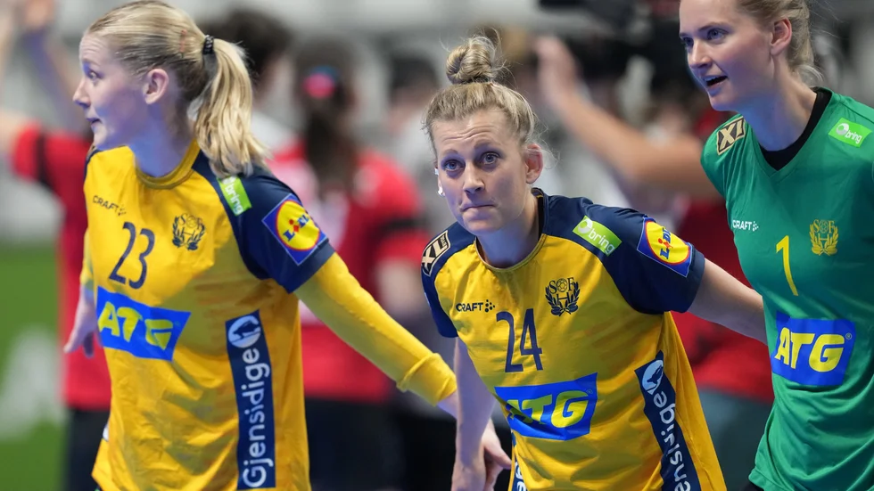 Emma Lindqvist, Nathalie Hagman och Johanna Bundsen jagar en kvartsfinalplats.