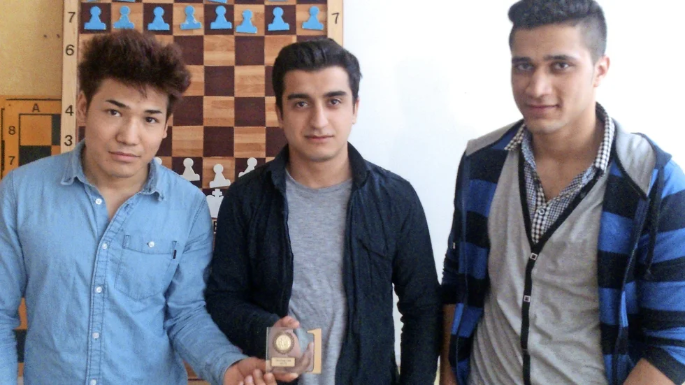 Nilaskolans vinnande lag. Sultan Ali Youseffi, Rashid Sheiksaid och Fayaz Noori. Foto: Privat.