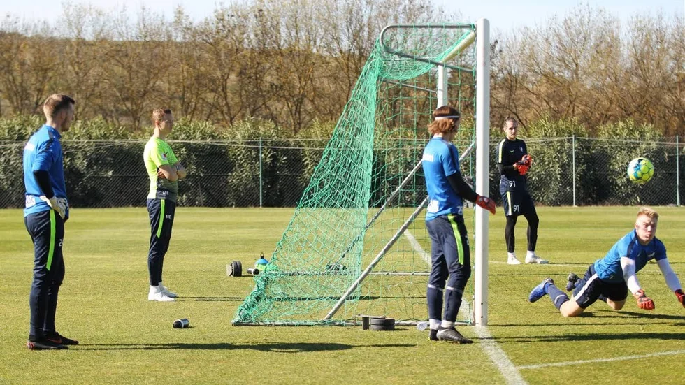 Trivs med målvaktsgruppen. Maths Elfvendal hyllar spelarnas ambition att hela tiden vilja bli bättre, oavsett ålder och erfarenhet.