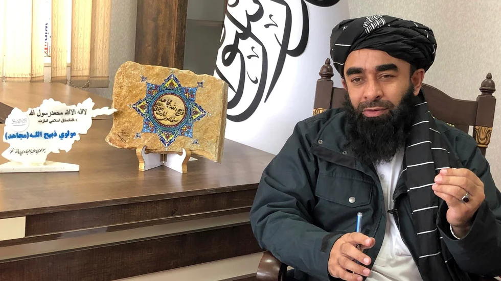 Talibanernas talesperson Zabihullah Mujahid vid en intervju i januari. Arkivbild.