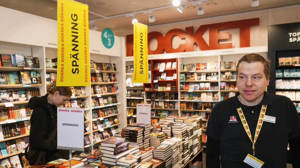 Författaren Fredrik Hardenborg jobbar halvtid på Akademibokhandeln i centrala Uppsala. Nu tar han plats i juryn som utser Årets svenska skönlitterära bok.