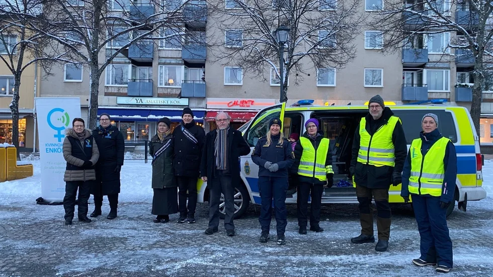 Polis och organisationer informerade och manifesterade på Brottsoffrens dag.