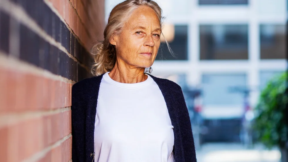 Ett katastrofläge kan både innebära att vi hamnar i ältande och oro men också att vi kraftansamlar och gemensamt hittar en väg ut. Anna Kåver har skrivit en tankebok om den speciella tid vi lever i. 