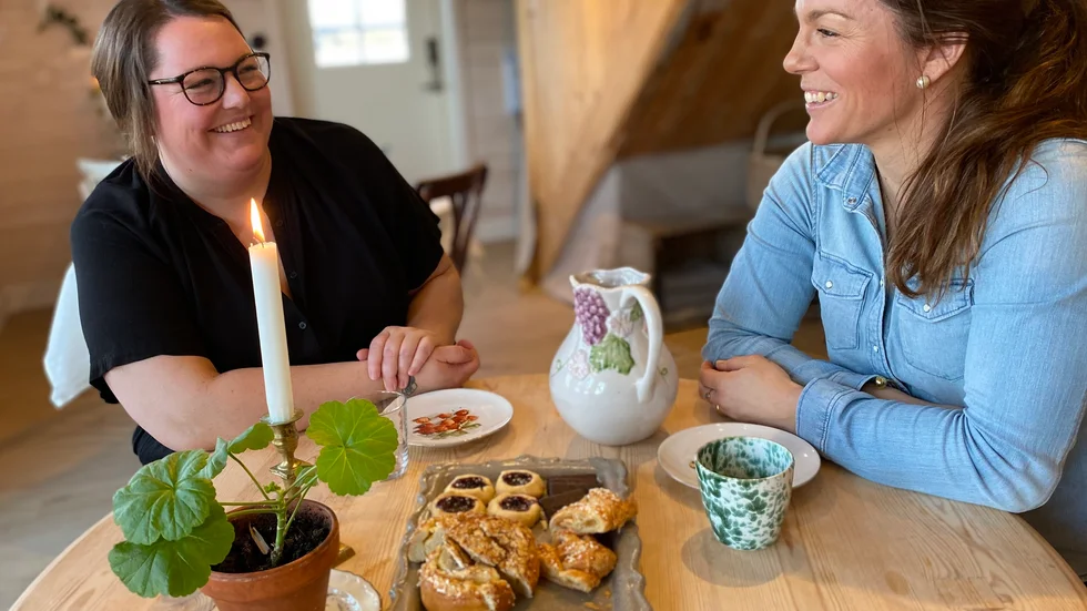 Josephine och Alexandra har känt varandra sedan årskurs ett och de har alltid haft en dröm att få göra någonting tillsammans. "Jag hade sett andra kvinnor på Instagram som gjort liknande workshops och blev inspirerad", säger Josephine.