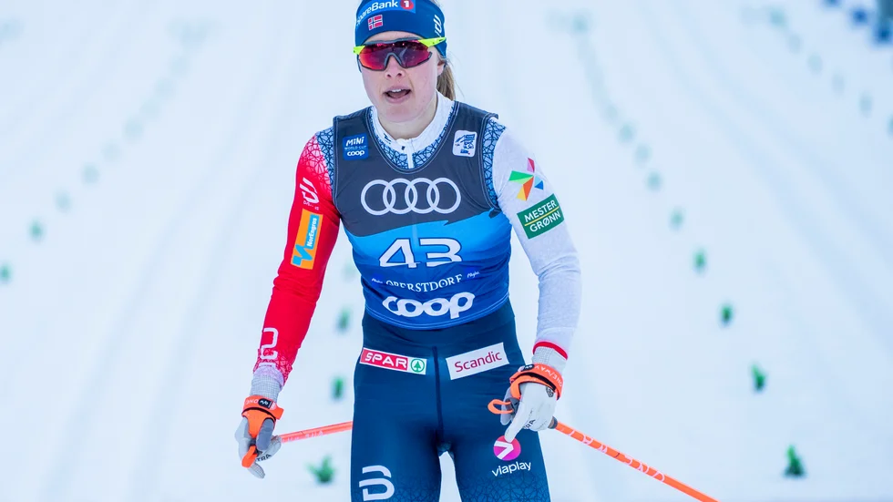 Ragnhild Haga under Tour de Ski för en knapp månad sedan. Nu är det klart att hon får åka till Peking.