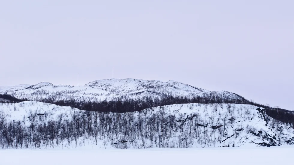Under fredagen väntas vädret i inlandet övergå till molningt och något lätt snöfall kan förekomma. 