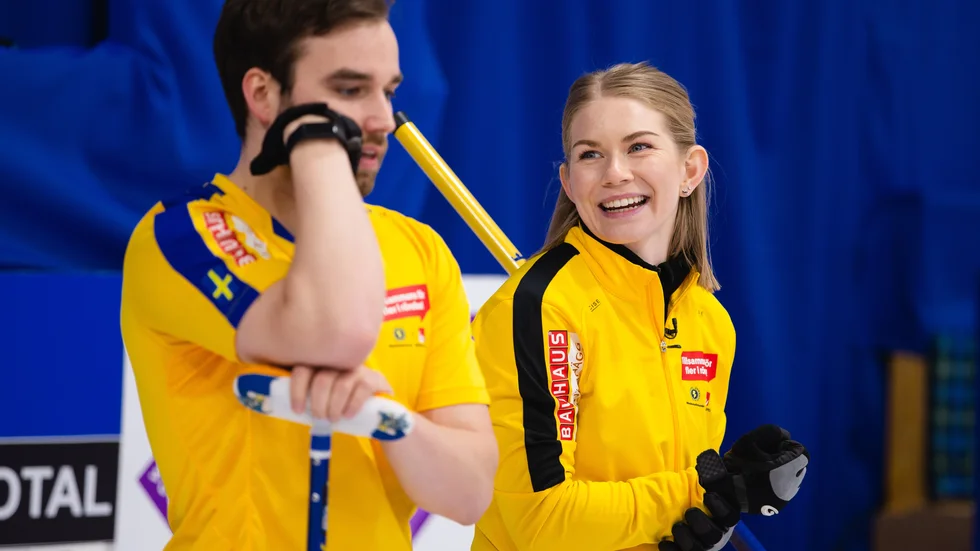Oskar Eriksson och Almida de Val tog VM-brons i Aberdeen i maj. Arkivbild.