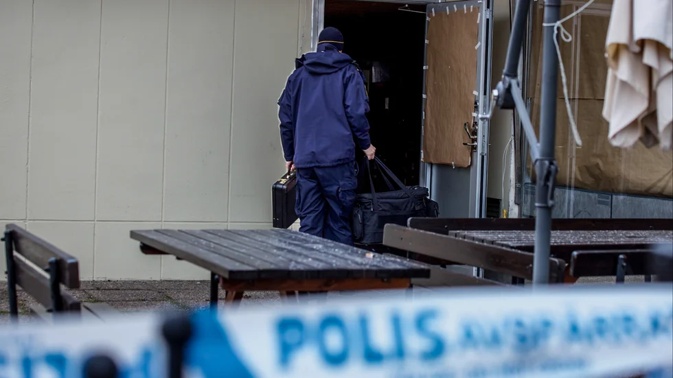 Polisens tekniker var på fredagsmorgonen på plats i fastigheten.