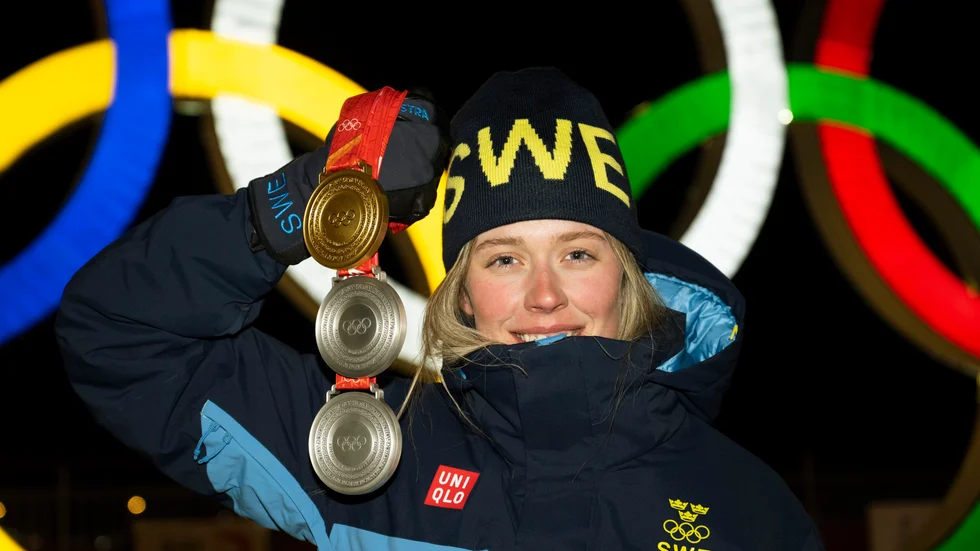 Skidskytten Elvira Öberg bidrog starkt till Sveriges medaljskörd med guld och två silver.
