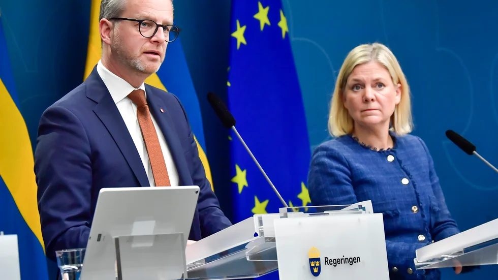 Finansminister Mikael Damberg (S) och statsminister Magdalena Andersson (S) har koll på siffrorna.