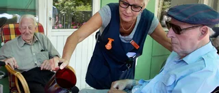 Vi som jobbar i äldreomsorgen blir allt mer livegna