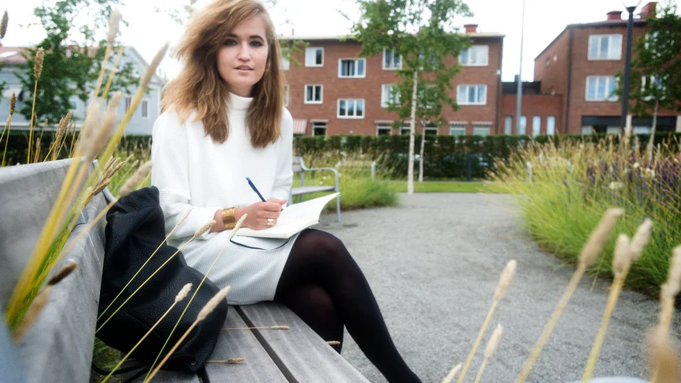 Spoken word. ”Jag skriver oftast om kärlek och känslor, men på senare tid har det blivit en del samhällskritik också”, säger Amanda Nilsson. Foto: Lina A Andersson.