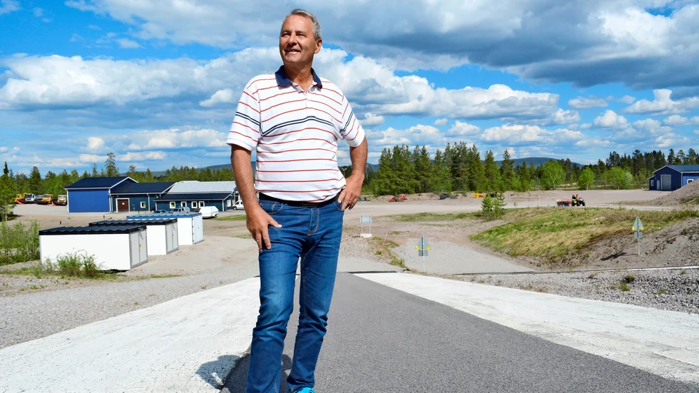 På plats. Så här års är det lugnt på Colmis Proving Ground i Arjeplog. Annat är det på vintern, konstaterar vd:n Harald Fjellström. Foto: Lennart Enkvist.