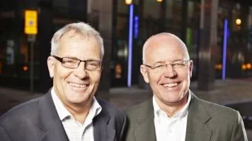 Dan Lannerö och Lars Nilsson utanför UNT-huset.