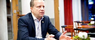 Nu tar Ahlstedt över