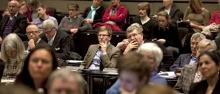 Seminariebeslutet dröjer en månad