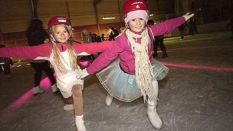 Alice Vogeler och Emelie Ekvall fick pris för bästa klädsel.