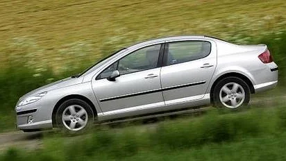 Mjuka linjer. Peugeot 407:s taklinjer är som en dyning en sommarkväll.