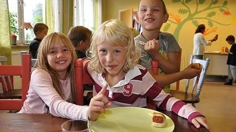 Kirsi Wikström, Moa Bohm och Jack Wikström tycker alla att det är kul att börja skolan igen.