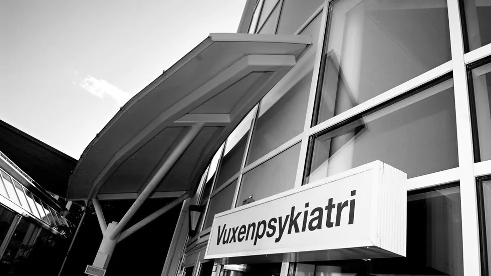 I sommar kommer tio av 22 sjukskötersketjänster vid vuxenpsykiatrin avdelning 32 på Sunderby sjukhus att vara vakanta, sedan en handfull sjuksköterskor sagt upp sig.