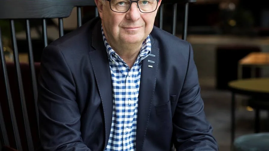 Roger Åström som äger flera företag i Piteå är ett tungt namn i åkeribranschen och har suttit i BDX-styrelse under 18 år, varav flera år som ordförande. Han avgick som ordförande 2022 men sitter fortfarande som ordförande i dotterbolaget BDX-skog. 