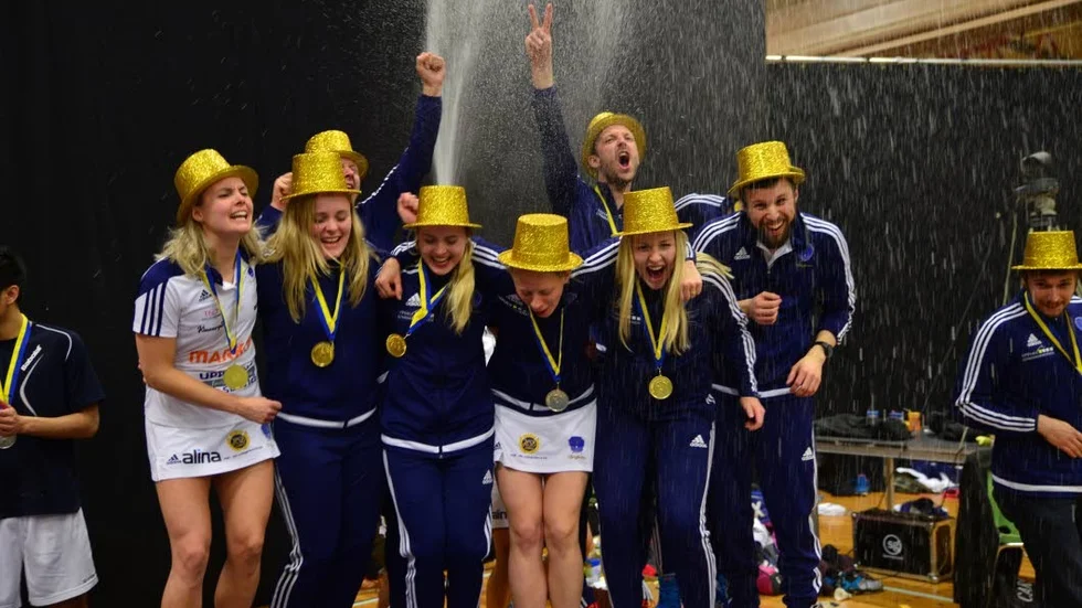 Ny badmintonfest väntas, men utan Fyrisfjädern den här gången. Så här såg det ut i Solnahallen när Fyrisfjädern tog SM-guld.