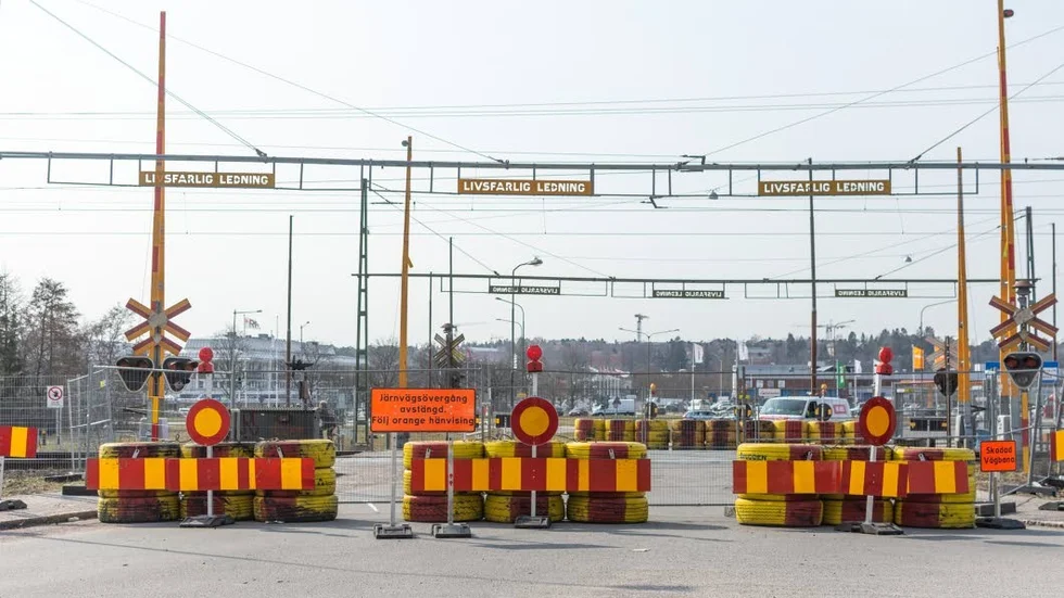 Järnvägsövergången vid Vimpelgatan är avstängd.