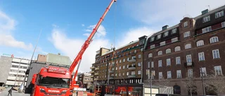 Här byggs glashuset upp på Fristadstorget: "Nu vill vi bara komma igång"