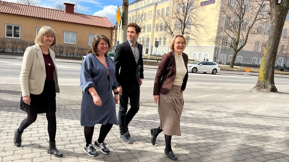 "Det är en bred palett av åtgärder i den här satsningen", säger Alexander Höglund (L). Här tillsammans med koalitionskollegorna Agneta Niklasson (MP), Kaisa Karro (S) och Kerstin Sjöberg (C).