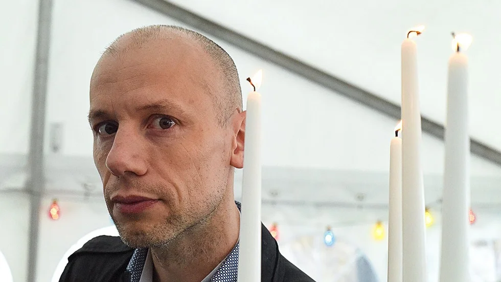 "Det är roligt att leka med åsikter och saker folk pratar om, oftast med många lager av ironi snarare än att jag försöker göra en poäng", säger Ola Aurell.