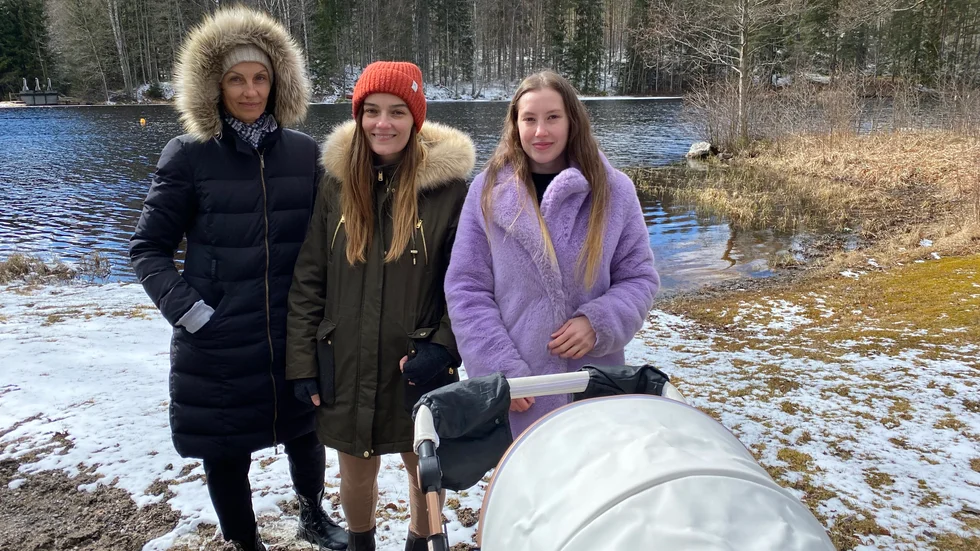 Johanna Bådmyr tillsammans med Ludmila och Marsha. Det har uppstått en del kulturkrockar. "Men det är också väldigt kul att lära sig olika saker av varandra. Det berikar ens liv väldigt mycket", säger Johanna.