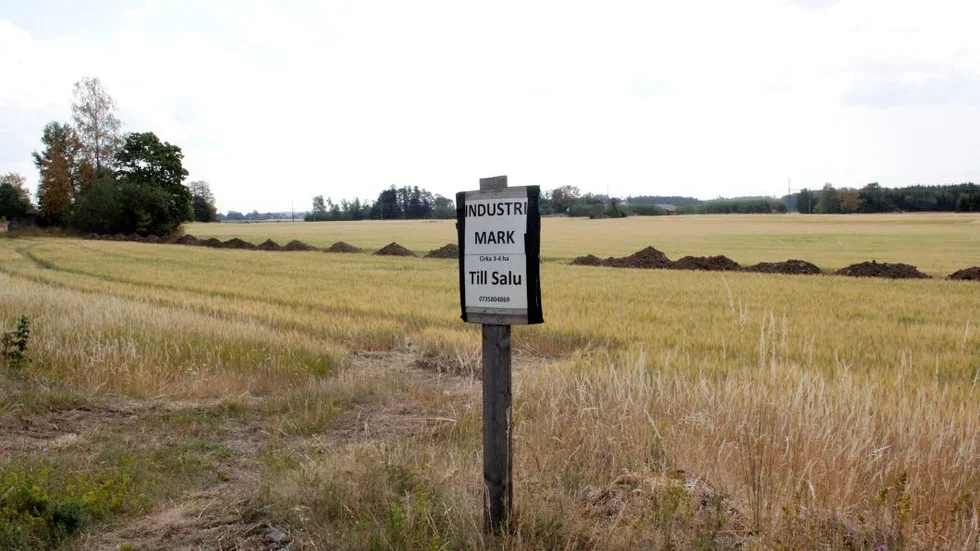 Marken dit åkeriet vill flytta står som reservområde för industri i gällande översiktsplan.