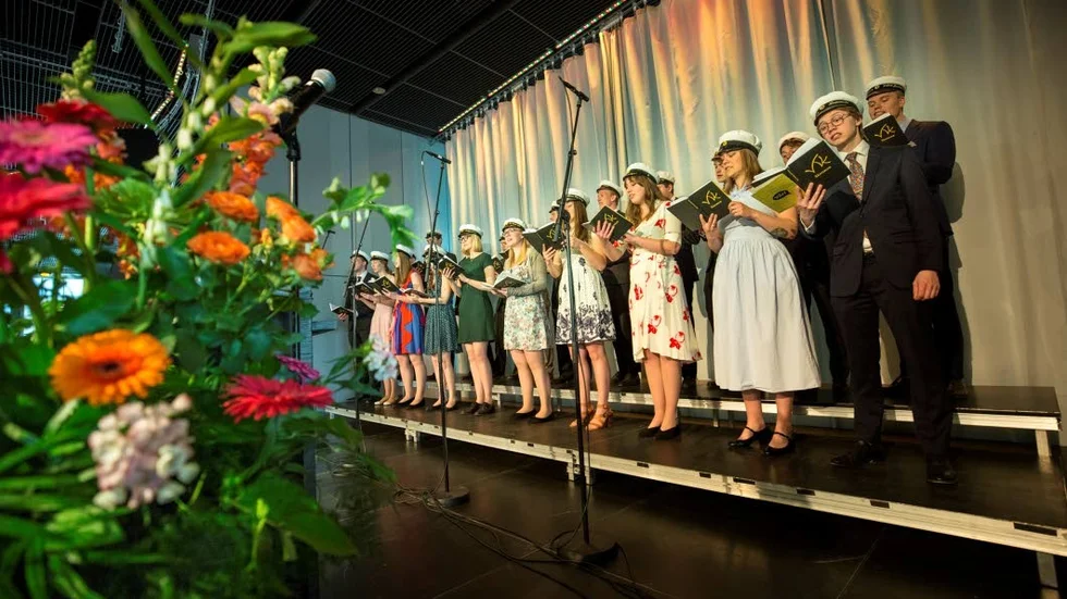 Värmlands nations kör fyller 200 år. Bilden är från ett framträdande på UKK:s sillunch, 30 april 2018.