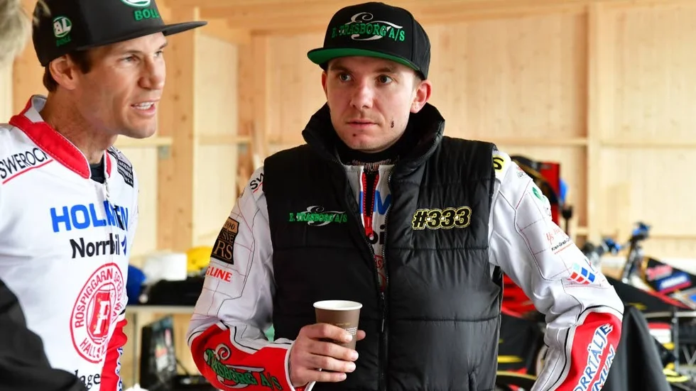 Det är lite upp till bevis för Kenneth Hansen i tisdagens match mot Västervik. Här är Hansen (t h) i depån tillsammans med Jason Doyle.