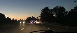 Polis påkörd efter biljakt