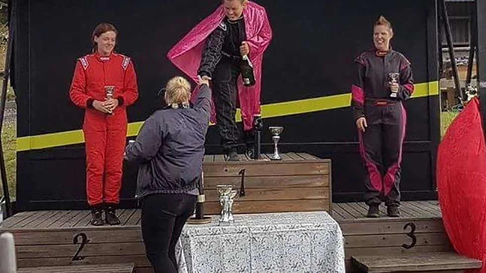 Prispallen. Felicia Johansson, till vänster kom tvåa. Segrade gjorde Ramona Kranz och trea blev Marie Karlsson.