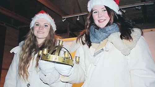 Linnea Liljegren och Anna Andersson är båda två Mörlunda Lucia 2010 då de slutade på samma poäng i årets omröstning.