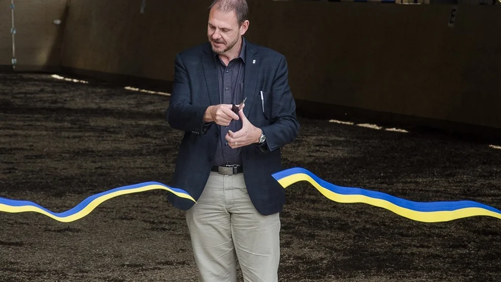 Tomas Kronståhl hade inga problem med saxen och hallen blev invigd.