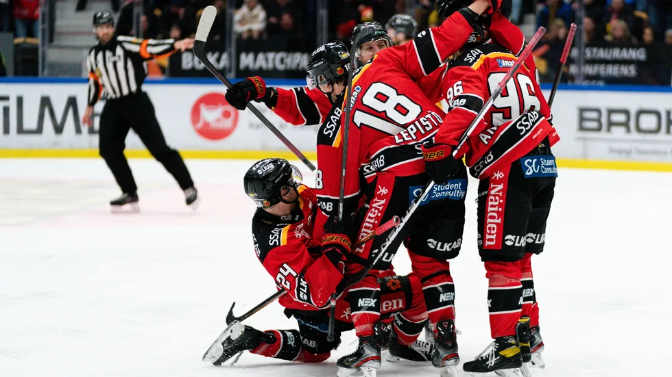 Pontus Andreasson har precis gjort det matchvinnande 3-2-målet i spel med en man mer.