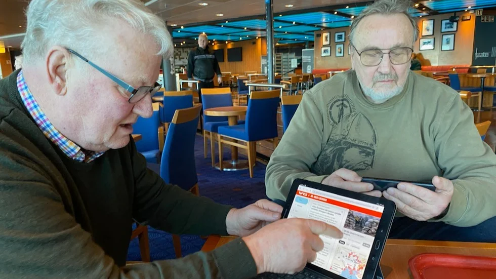 Morten Rusdal  och Magne Nes följer nyhetsrapporteringen om kriget och flyktingströmmarna intensivt. De ska ta sig genom hela Polen för att hämta Magnes bonusbarn med familjer i Slovakien dit de flytt från hårt utsatta staden Charkiv i östra Ukraina.