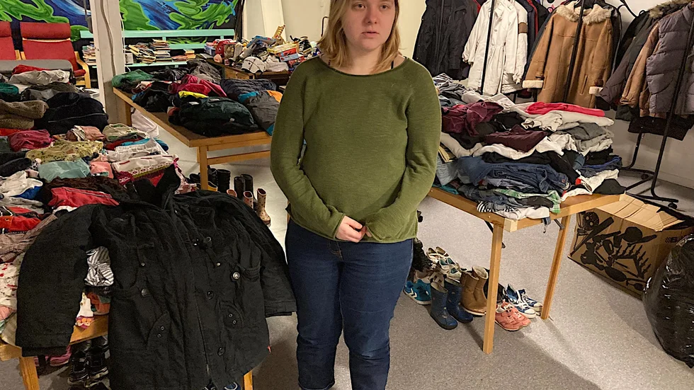 Zoriana nere i källaren där Hela Människan samlar ihop kläderna som kommer in. " Jag vill vara här och hjälpa Ukranierna som kommer till Boden."