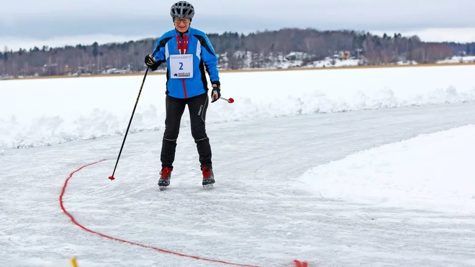 Skridskosugna Enköpingsbor som vill åka Bresserännet, som 2017 när den här bilden är tagen, får hålla sig till tåls. Loppet är framflyttat.