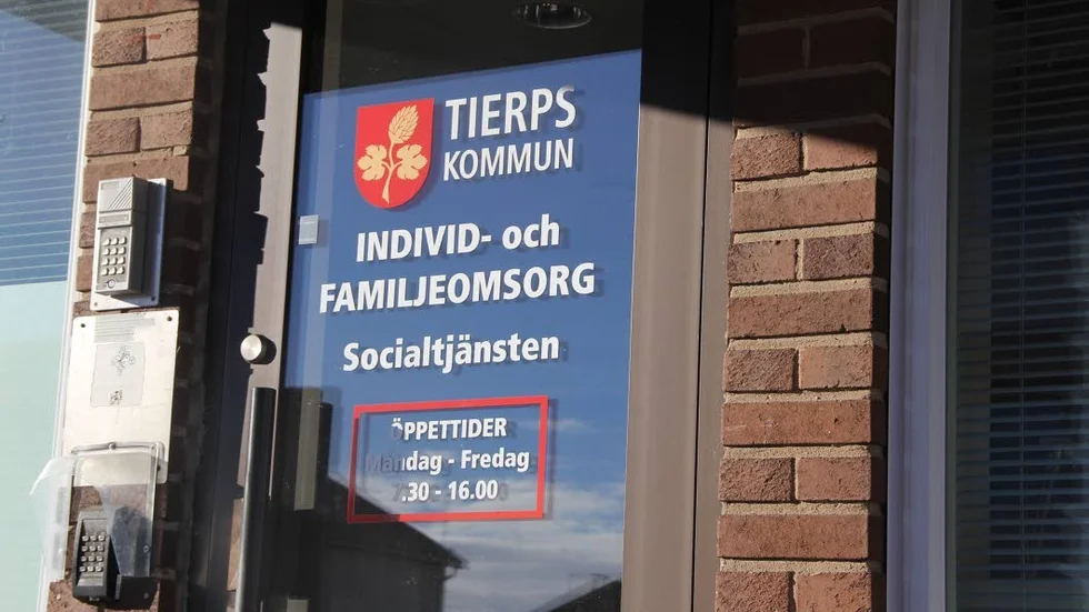 Socialförvaltningen i Tierps kommun har fått kritik av Inspektionen för vård och omsorg för brister och problem när det gäller handläggningen av ansökningar om ekonomiskt bistånd.